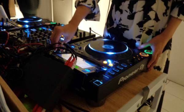 【BEB5沖縄瀬良垣】「ホットプール」オープニングイベント実施のご報告 〜冬なのにナイトプールをテーマにホットな時間過ごす〜