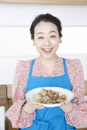 『オレンジページ』料理連載、待望の書籍化！ 真央さんの「大好きな食」がこの一冊に♪ 『浅田真央 私のおうちごはん』