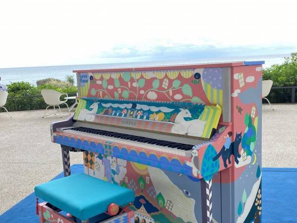 【バンタカフェ】「旅するLovePiano」3カ所目となるバンタカフェで オープニングイベントを実施しました｜実施日：2022年12月1日