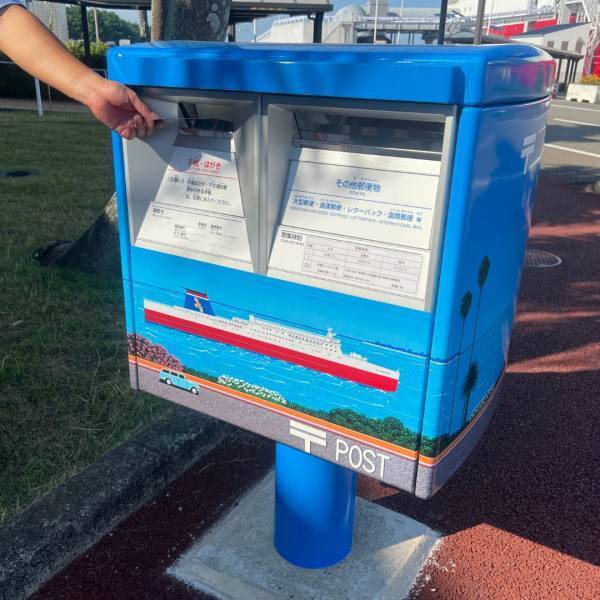 鮮やかな新船イラストをラッピングした「海色ポスト」が登場！
