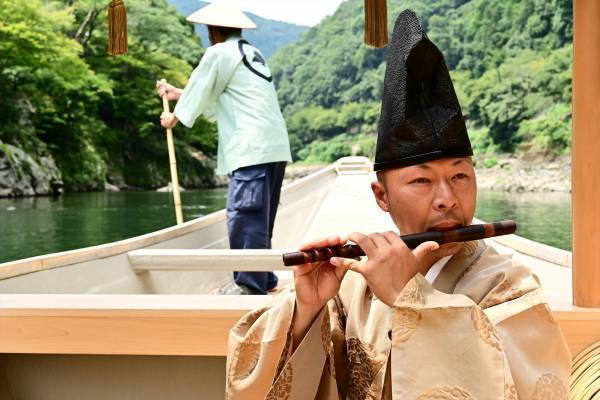【星のや京都】大堰川 × 青もみじを眺めながら屋形舟で朝食を味わう「青嵐(せいらん)の朝ごはん舟」開催｜期間：2022年5月1日～6月30日