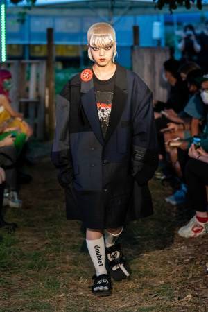 “異色”のアパレルコラボ！doublet×洋服の青山 昨夏行われた2022SSコレクションで話題となったアップサイクルアイテム　doublet取り扱い店舗にて販売開始