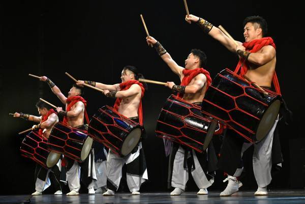 舞太鼓あすか組公演　40カ国74名の大使・大使館関係者が鑑賞