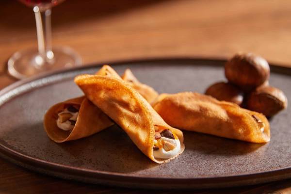 【リゾナーレ八ヶ岳】紅葉を見ながら、ソムリエ選りすぐりの山梨県産ワインを堪能できる「紅葉ワインラウンジ」実施｜期間：2022年11月1日～30日