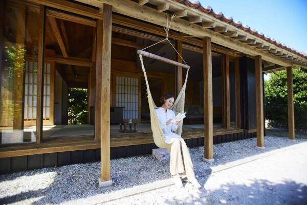 【星のや竹富島】緑に囲まれ、沖縄の原風景に溶け込める屋外ランチや深い眠りを導くためのスパなどを体験できる、花粉のことを忘れて健やかに過ごす「避粉春風ステイ」を提供｜期間：2023年3月1日～5月31日