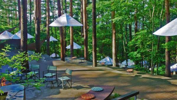 【星のや富士】梅雨の森を五感で楽しむ「雨グランピング」開催　雨音を聞きながらスイーツやディナー、BARを満喫｜期間：2022年6月10日～7月20日