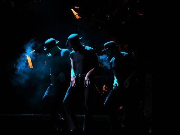 ブロードウェイミュージカル『シカゴ』３年ぶりの来日公演、開幕レポート＆舞台写真が到着！