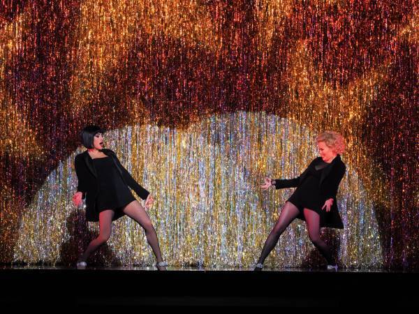 ブロードウェイミュージカル『シカゴ』３年ぶりの来日公演、開幕レポート＆舞台写真が到着！