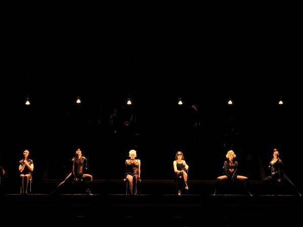 ブロードウェイミュージカル『シカゴ』３年ぶりの来日公演、開幕レポート＆舞台写真が到着！