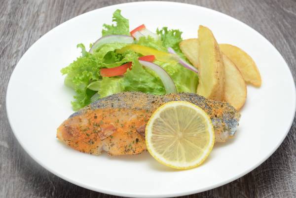 受託先にサステナブルな魚をＰＲ　水産庁が新たに制定した「いいさかなの日」に　シダックスも賛同企業として参画