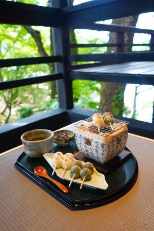 【稀に見る桜の新名所】「満開の桜」×「七輪でお団子」の感動体験　日本初の稀少カフェ「eXcafe祇園八坂」