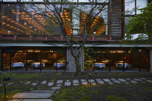 【奥入瀬渓流ホテル】1日1組限定「ワンランク上の奥入瀬おとな旅ステイ」登場　眼下に渓流を臨む、露天風呂とテラス付きの客室｜期間：2022年5月9日～6月30日