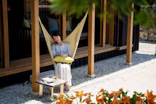 【星のや竹富島】「島のにーぶい鍋」の夕食を新たに提供、豊かな眠りを体感できる「ぐっすりにーぶい滞在」今年も実施｜期間：2022年9月1日～11月30日