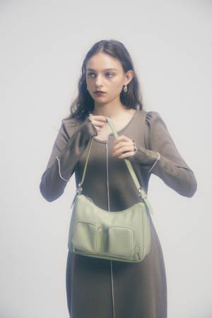 バレンタインのお約束カラーレッドを超える、ある色とは？女性の高見えを引き立たせるボルドーカラー