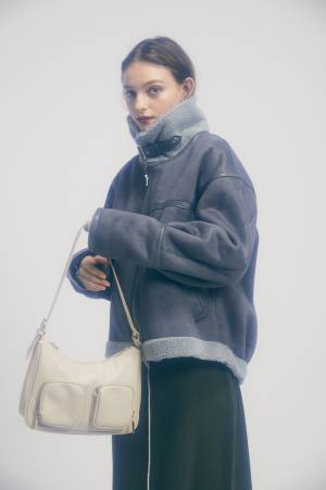 バレンタインのお約束カラーレッドを超える、ある色とは？女性の高見えを引き立たせるボルドーカラー