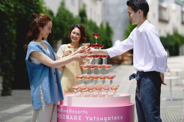 【リゾナーレ八ヶ岳】ロゼ色のワイングラスで彩られた、春らしく華やかな空間でワインを楽しむ「八ヶ岳ロゼタウン2023」開催 ～気軽に楽しくワインを味わう「ロゼスパークリングタワー」が新登場～｜期間：2023年3月11日～4月23日