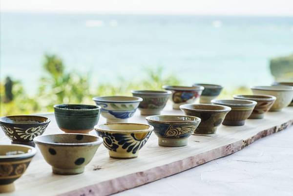 【バンタカフェ】沖縄の焼き物「やちむん」をテーマにしたイベント「海辺のやちむん市」を開催 ～陶工自ら出店するやちむん直売会や職人たちによるシーサー制作の実演等～｜期間：2022年10月1日～11月20日