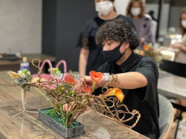 プロのテクニックが学べる！花まつフラワーアカデミー特別講師スペシャルレッスン開講【10月21日(金)22日(土)金澤忍先生】