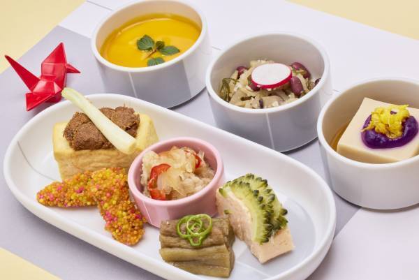 【星のや沖縄】JAL国内線ファーストクラスの機内食を 星のや沖縄がプロデュース ｜開催期間：2022年3月1日～3月31日