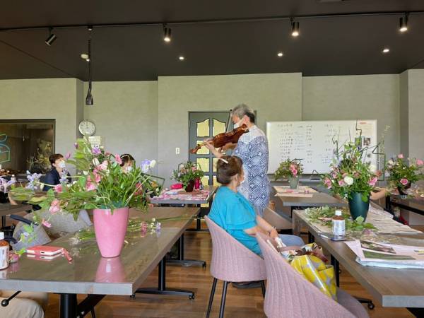 【花と音楽の融合】第2回花まつフラワーアカデミー「土曜11時の音楽会」9月17日(土)開催