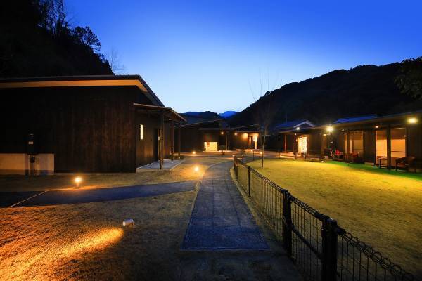 わんちゃん旅を応援！飛行機でも温泉でもずっと一緒 【わんこの宿ゆるり】がFLY WITH PET！パックプラン対象宿に