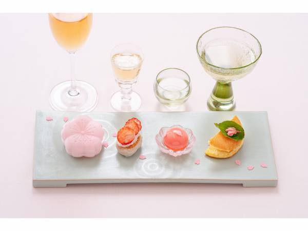 【界 長門】川床テラスの貸切り空間で桜スイーツ＆ドリンクを楽しむ「夜桜川床花見」開催｜期間：2022年3月26日～4月10日