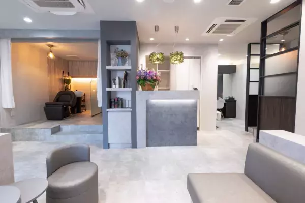 表参道駅から徒歩2分！表参道の隠れ家風サロン『美容院 Koe 表参道店』の髪質改善カットでまとまる髪を手に入れませんか？情報をFindビューティーで公開