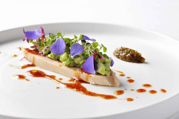 【奥入瀬渓流ホテル】フレンチレストラン「Sonore(ソノール)」で夏限定メニューを提供 ～渓流を望むテラスから始まる夏の食体験　スペシャリテは「鮪　茄子」～｜期間：2022年7月20日～9月15日