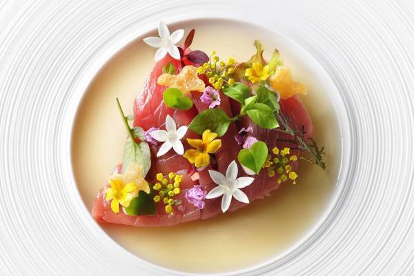 【奥入瀬渓流ホテル】フレンチレストラン「Sonore(ソノール)」で夏限定メニューを提供 ～渓流を望むテラスから始まる夏の食体験　スペシャリテは「鮪　茄子」～｜期間：2022年7月20日～9月15日