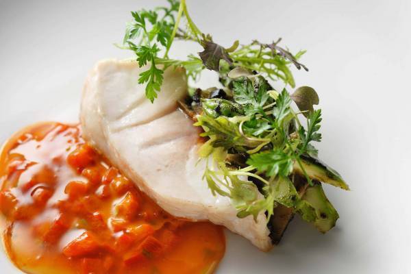 【奥入瀬渓流ホテル】フレンチレストラン「Sonore(ソノール)」で夏限定メニューを提供 ～渓流を望むテラスから始まる夏の食体験　スペシャリテは「鮪　茄子」～｜期間：2022年7月20日～9月15日