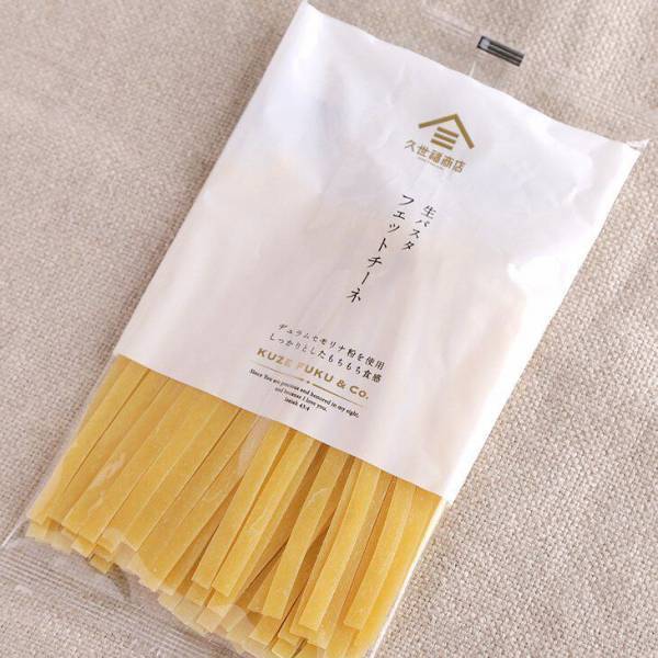 ＼簡単でおいしい！新生活の味方／久世福のパスタソースに「濃厚ケチャップ味のなつかしナポリタン」「バターがやさしいクリーミーめんたい」が仲間入り！【久世福商店】