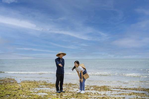 【星のや竹富島】島の暮らしに触れる「海のカフー滞在」を実施　シートレッキングや塩づくり体験など｜期間：2022年6月1日～8月31日