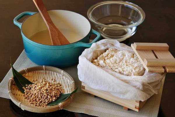 【星のや竹富島】島の暮らしに触れる「海のカフー滞在」を実施　シートレッキングや塩づくり体験など｜期間：2022年6月1日～8月31日