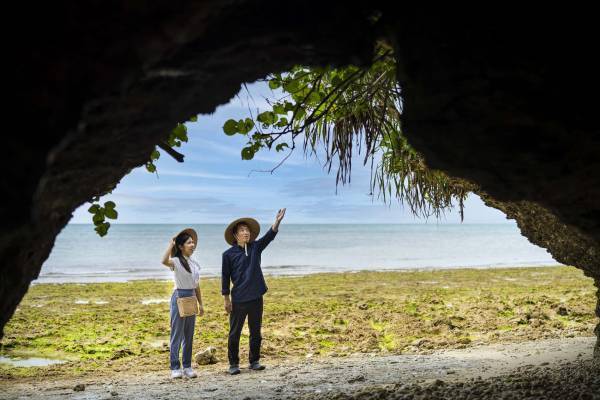 【星のや竹富島】島の暮らしに触れる「海のカフー滞在」を実施　シートレッキングや塩づくり体験など｜期間：2022年6月1日～8月31日