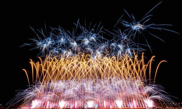 最強のロックと “SUGOI花火”のコラボレーション！ SUGOI花火 「B'z ULTRA FIREWORKS 2022-2023」 いよいよ今週末、幕張公演！ カメラエリア席＆当日券 発売決定！