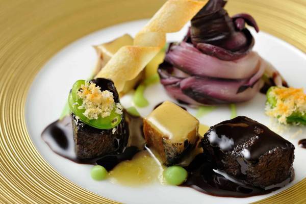 【リゾナーレ八ヶ岳】希少なワインと八ヶ岳のテロワールを堪能できる「ドメーヌ ミエ・イケノ　究極のワインステイ～冬～」提供 ～葡萄の果皮や種子を発酵、蒸留して造るグラッパとボンボンショコラもご用意～｜期間：2022年12月12日～2023年3月31日の平日限定