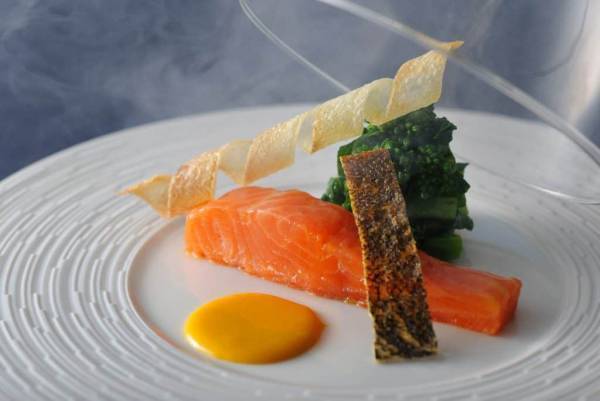 【リゾナーレ八ヶ岳】メインダイニング「OTTO SETTE」にて 春限定のディナーコースを提供 ～春野菜や山菜など、旬の味覚を堪能できる全10品～ ｜期間：2022年3月22日～6月27日