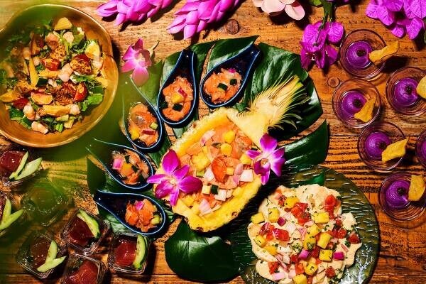 ハワイの風を感じながら、 楽しめるビアテラス開催！ 多種多様なハワイアンテイストのお料理と フラのショーで夏を満喫！