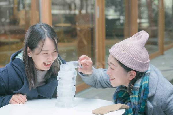 【軽井沢星野エリア】ミニカーリングやアイスジェンガーなど氷を使って楽しむイベント「軽井沢 フローズンフィールド」開催｜期間：2023年1月25日～2月28日