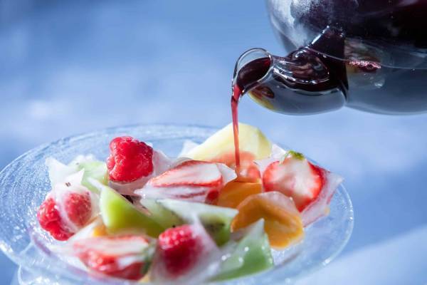 【トマム】氷をテーマにしたディナーや露天風呂を堪能できる、すべてが氷で造られた「氷のホテル」オープン ～滞在中いつでも楽しめる「氷のミニバー」を新たに設置～｜期間：2023年1月20日～2月28日