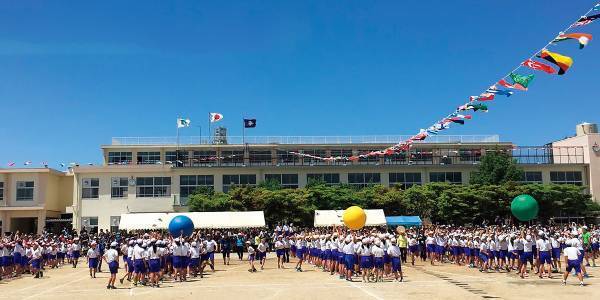 運動会で定番の大玉競技。カラー大玉の9月度の累計販売数量が前月比163%を達成！