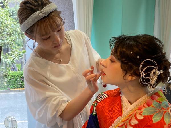 池袋駅から徒歩1分！振袖・袴のレンタル&トータルコーディネートもしてもらえる『Amanda キモノコレクション 池袋』の情報をFindビューティで公開