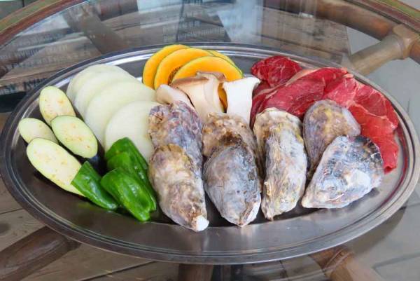 biid（ビード）【プールサイドBBQの予約受付開始】「カフェ&ダイニング ヘミングウェイ大阪」で、海を眺めてプールサイドBBQ！