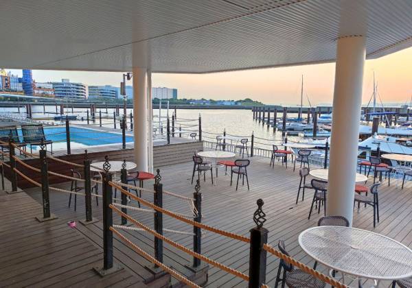 biid（ビード）【プールサイドBBQの予約受付開始】「カフェ&ダイニング ヘミングウェイ大阪」で、海を眺めてプールサイドBBQ！