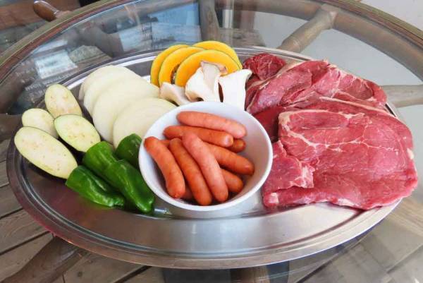 biid（ビード）【プールサイドBBQの予約受付開始】「カフェ&ダイニング ヘミングウェイ大阪」で、海を眺めてプールサイドBBQ！