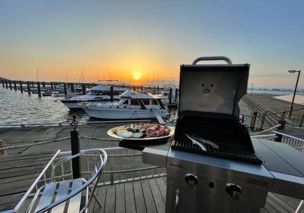 biid（ビード）【プールサイドBBQの予約受付開始】「カフェ&ダイニング ヘミングウェイ大阪」で、海を眺めてプールサイドBBQ！