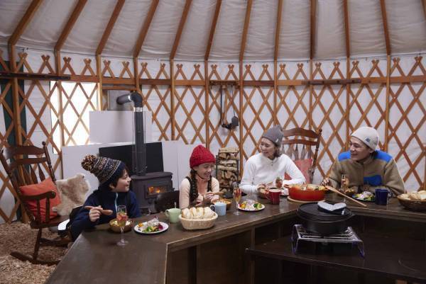 【トマム】スノーシューで森の中を大冒険！野生動物や自然について学べる「白銀のパウダースノーシュー」開催 ～大型テント「パオ」では身体が温まるランチを提供～｜期間：2023年1月3日～9日、3月18日、19日