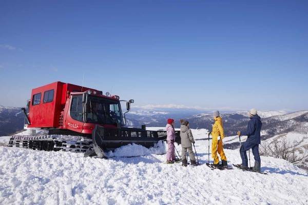 【トマム】スノーシューで森の中を大冒険！野生動物や自然について学べる「白銀のパウダースノーシュー」開催 ～大型テント「パオ」では身体が温まるランチを提供～｜期間：2023年1月3日～9日、3月18日、19日