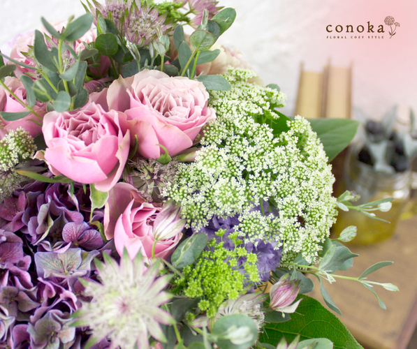 conoka 2023正月華飾り｜和モダンな花器と瑞々しく輝かしい生花が新しい幕開けを飾る