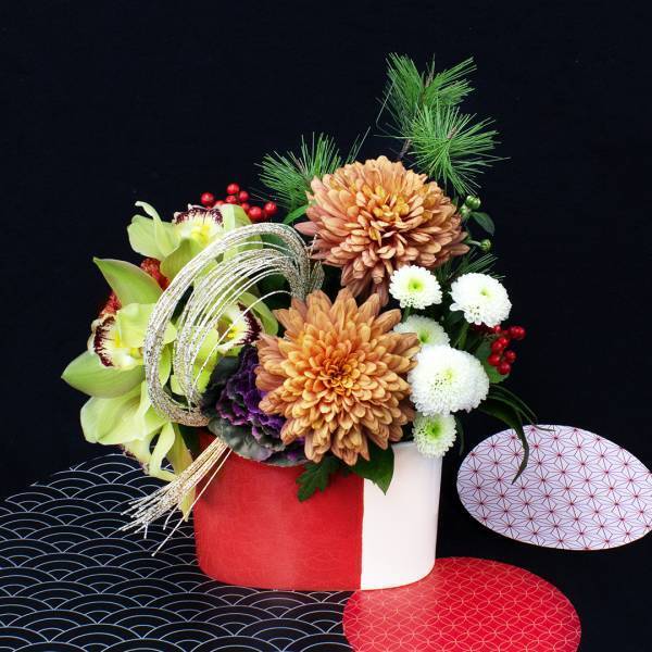 conoka 2023正月華飾り｜和モダンな花器と瑞々しく輝かしい生花が新しい幕開けを飾る